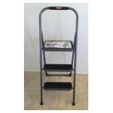 APM026 - RUBBERMAID 3-STEEL STEP STOOL