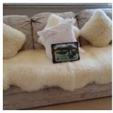 APM043 - COMFORTABLE SOFA W SHEEP SKIN RUG