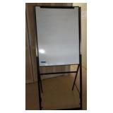 APM084 - WHITE BOARD STAND