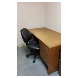 Ais043 - Office Desk w/4-Drawers and Office Chair