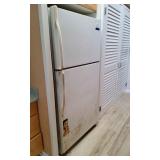 IML136 - Whirlpool Refrigerator Freezer