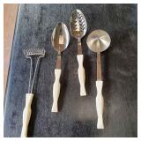 IML503 - CUTCO Pearl White Kitchen Utensils Set