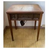WWS017 Vintage Singer Sewing Machine & Sewing Table