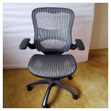 AAE006 - Adjustable Office Chair in Great Condition