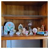 AAE082 - Collectible Glass, Musical Porcelain Pieces & Holiday Art 