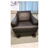 KVE024 - Plush Leather Seat/Chair 32" x 33" x 30.5" Good Condition