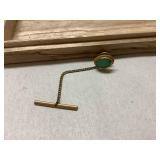 Kve108 22K Green Jade Tie Pin