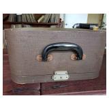 WLE196 - Vintage Remington Manual Typewriter and Case