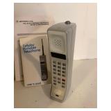 Wle284 Vintage Motorola Brick Cell Phone