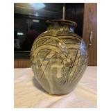 AWP101- Beautiful Ceramic Ginger Vase w/Decorative Art