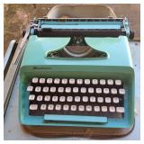 AWP182 - Vintage Remington Ten-Forty Typewriter w/Case - See Description