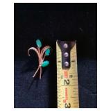 MSS327 - GOLD AND JADE BROOCH
