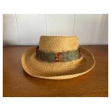 KKE015 Straw Hat With Feather Band Lei Hulu