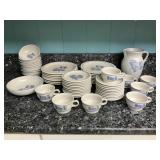 KKE092 Set Of Pfaltzgraff Ceramic Dinnerware