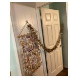 KKE199 Seashell Wall Hanging & Garland Of Driftwood