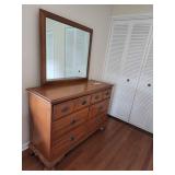 MMM007 - VINTAGE KLING COLONIAL MAPLE DRESSER WITH MIRROR 