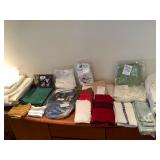 MMM070 Mystery Lot Of Table Linens