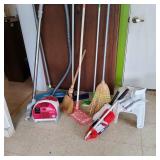WRS028 - MOPS, VACUUMS, AND BROOMS