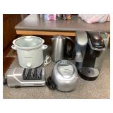 This lot contains various small kitchen appliances (all not tested).