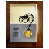 NVS035 Oscar De La Renta Gold Tone Flower Pendant