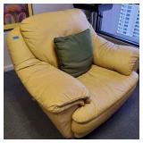 POP010 - Comfortable Cushion Leather Chair