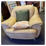 POP015 - Another Comfortable Leather Chair 