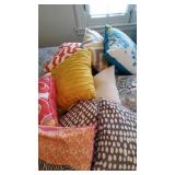 PHP225 - MORE THROW PILLOWS