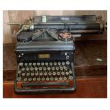 KKD019- Vintage Royal Typewriter 