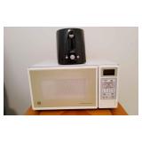 KKD133 - Microwave And Toaster