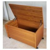 VME004 - WOODEN CHEST