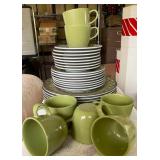 VME103 - Retro Style Plastic Dinnerware And More