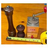 MBW234 - Vintage Kitchen Gadgets - See Photos