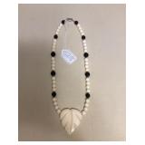 ICT422 Myrna Lee Chang Monstera Leaf Necklace