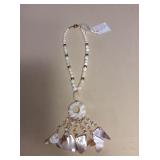 ICT423 Myrna Lee Chang Shell & Mother Of Pearl Necklace