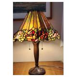 MKM124 Beautiful Tiffany-Like Table Lamp