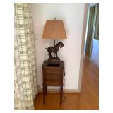 KDE032 Wooden End Table & Lamp