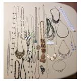 MMT100 Various Costume Jewelry Necklaces 