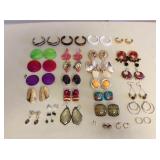 MMT102 Various Vintage Costume Jewelry Earrings 