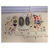 MMT104 Beads & Broken & Mis-Matched Costume Jewelry For Crafting 