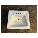 MMT206 Porcelain Wall Mounted Sink