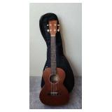 MFE099 - Ukulele Makala with Soft Case