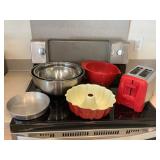 MLC095 Toaster, Mixing Bowls & Bake Ware