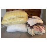 MLC222- Bedding & Pillow Lot