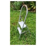 MHT075 - All Metal Folding Step Stool