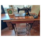 MHT078 Vintage Sewing Machine 