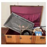 MHT085- Vintage Trunk With Serveware