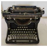 MHT159 - Vintage Underwood Typewriter