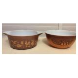 MCT027 Two Vintage Pyrex Dishes 