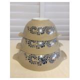 MCT045 Set Of Three Pyrex Homestead Cinderella Mixing Bowls 