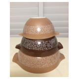 MCT053 Set Of Three Pyrex Woodland Cinderella Mixing Bowls 